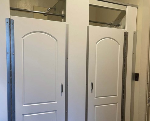 Row of Hiny Hider shower doors that are closed